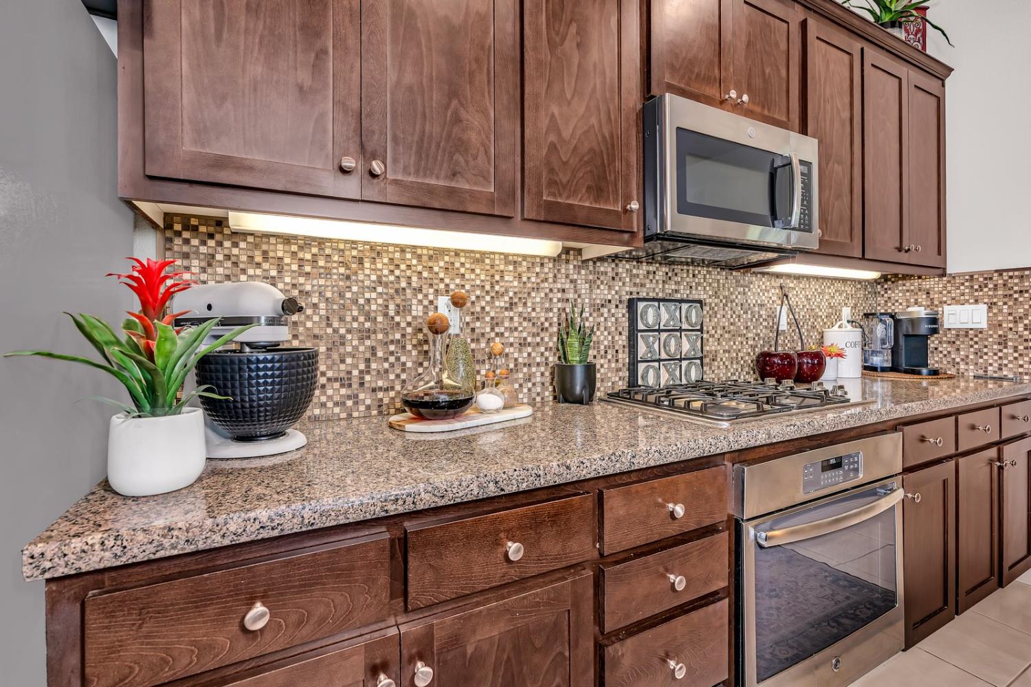 1608 Dolomite Ct, Los Banos, CA 93635