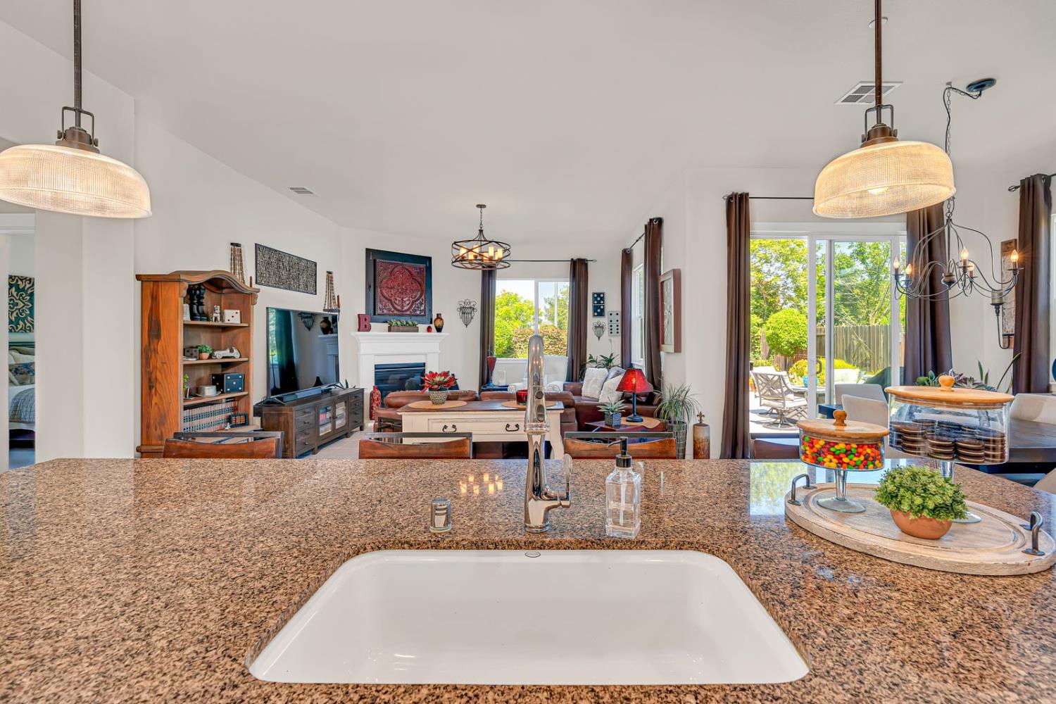 1608 Dolomite Ct, Los Banos, CA 93635