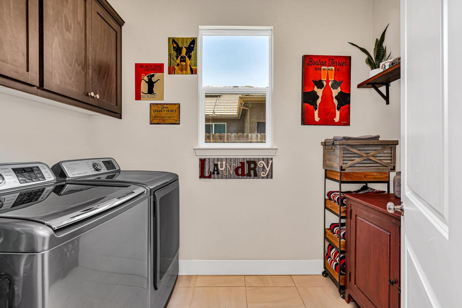 1608 Dolomite Ct, Los Banos, CA 93635