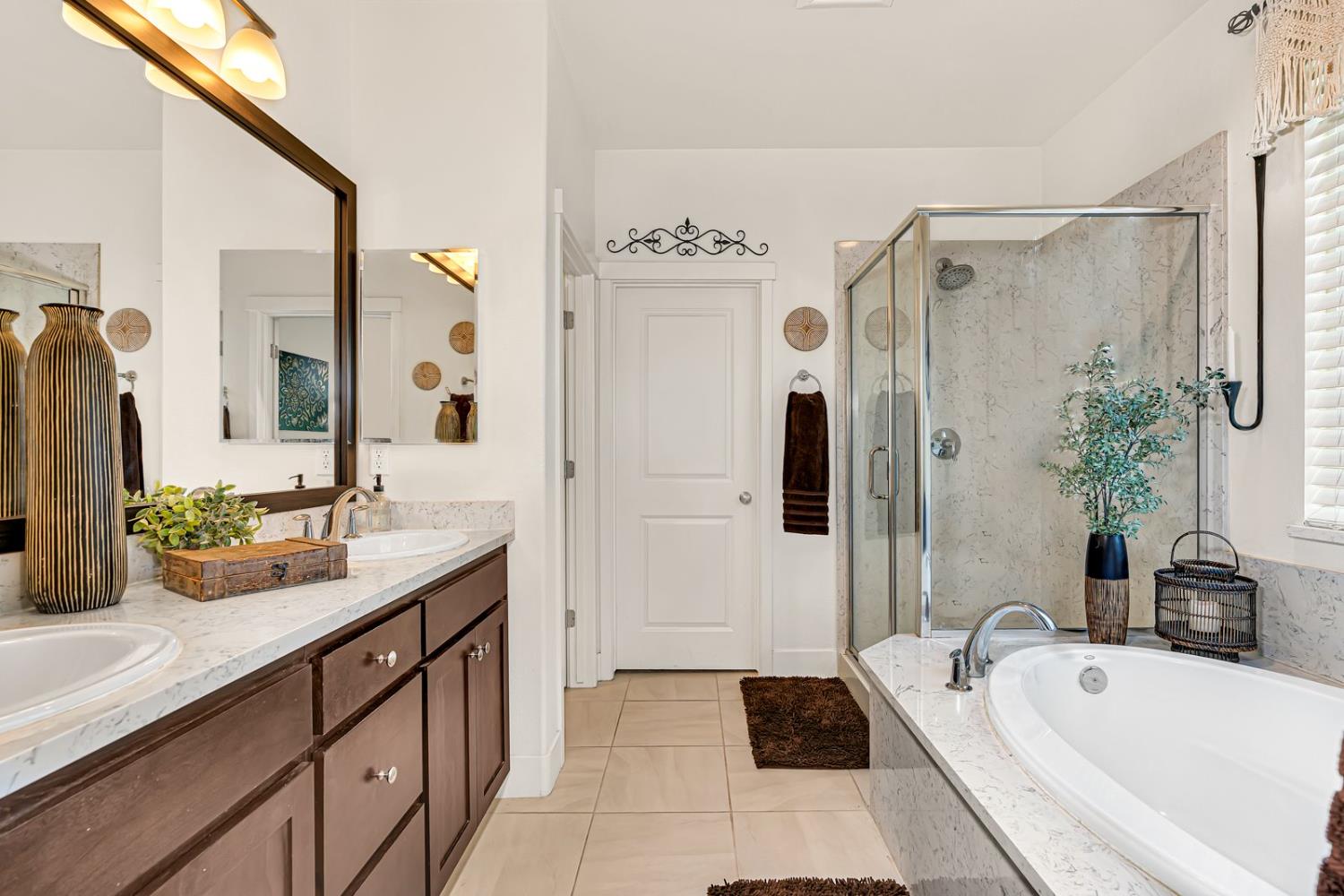 1608 Dolomite Ct, Los Banos, CA 93635