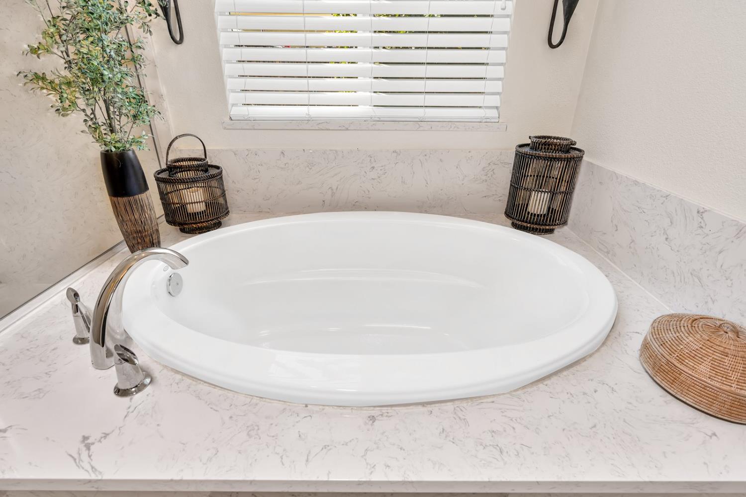 1608 Dolomite Ct, Los Banos, CA 93635