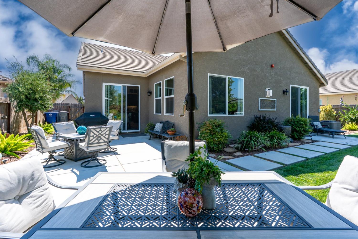 1608 Dolomite Ct, Los Banos, CA 93635