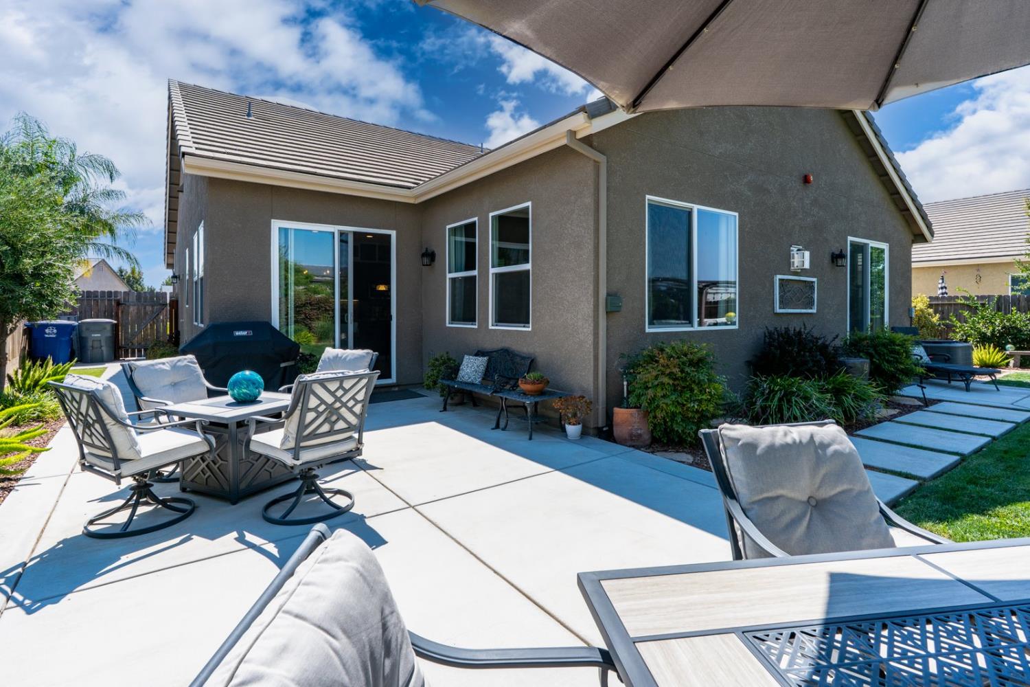 1608 Dolomite Ct, Los Banos, CA 93635