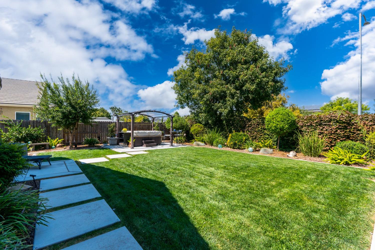 1608 Dolomite Ct, Los Banos, CA 93635