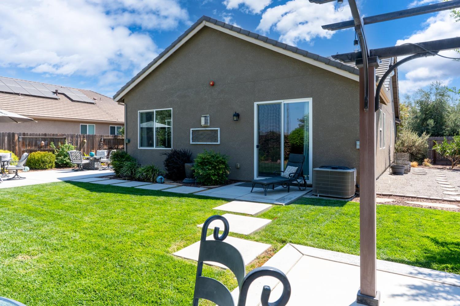 1608 Dolomite Ct, Los Banos, CA 93635