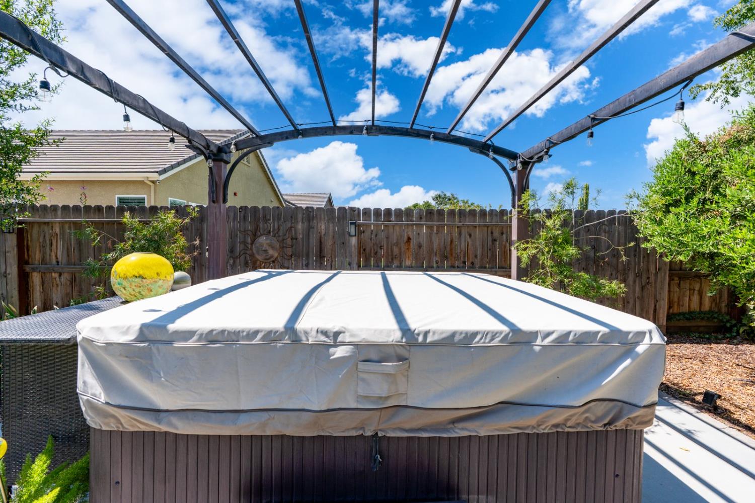 1608 Dolomite Ct, Los Banos, CA 93635