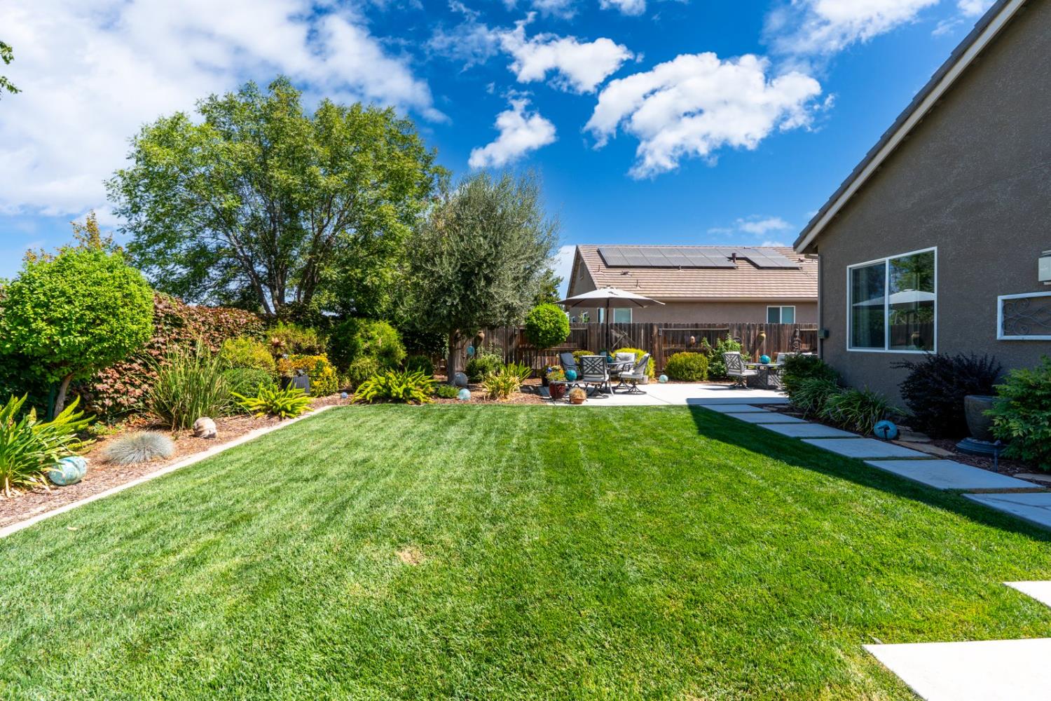 1608 Dolomite Ct, Los Banos, CA 93635