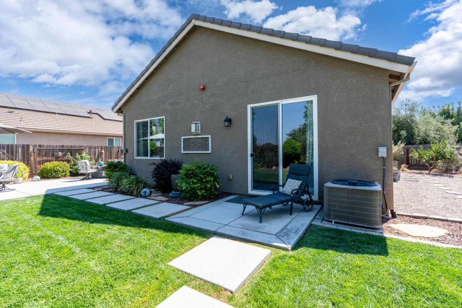 1608 Dolomite Ct, Los Banos, CA 93635