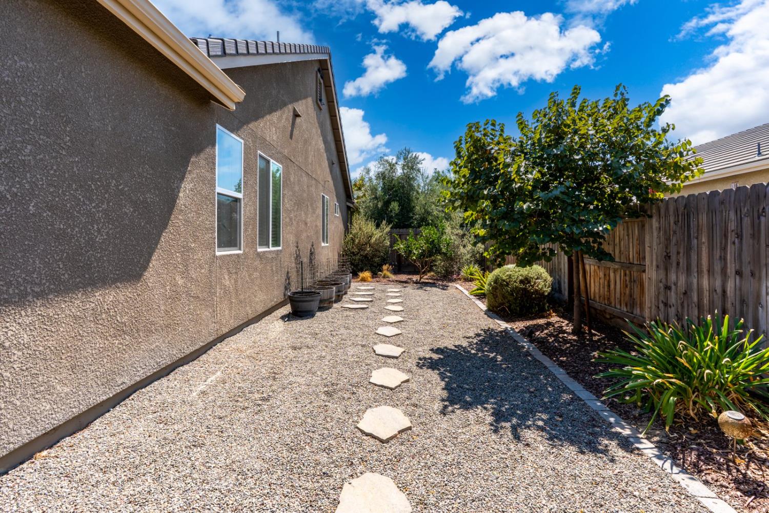 1608 Dolomite Ct, Los Banos, CA 93635