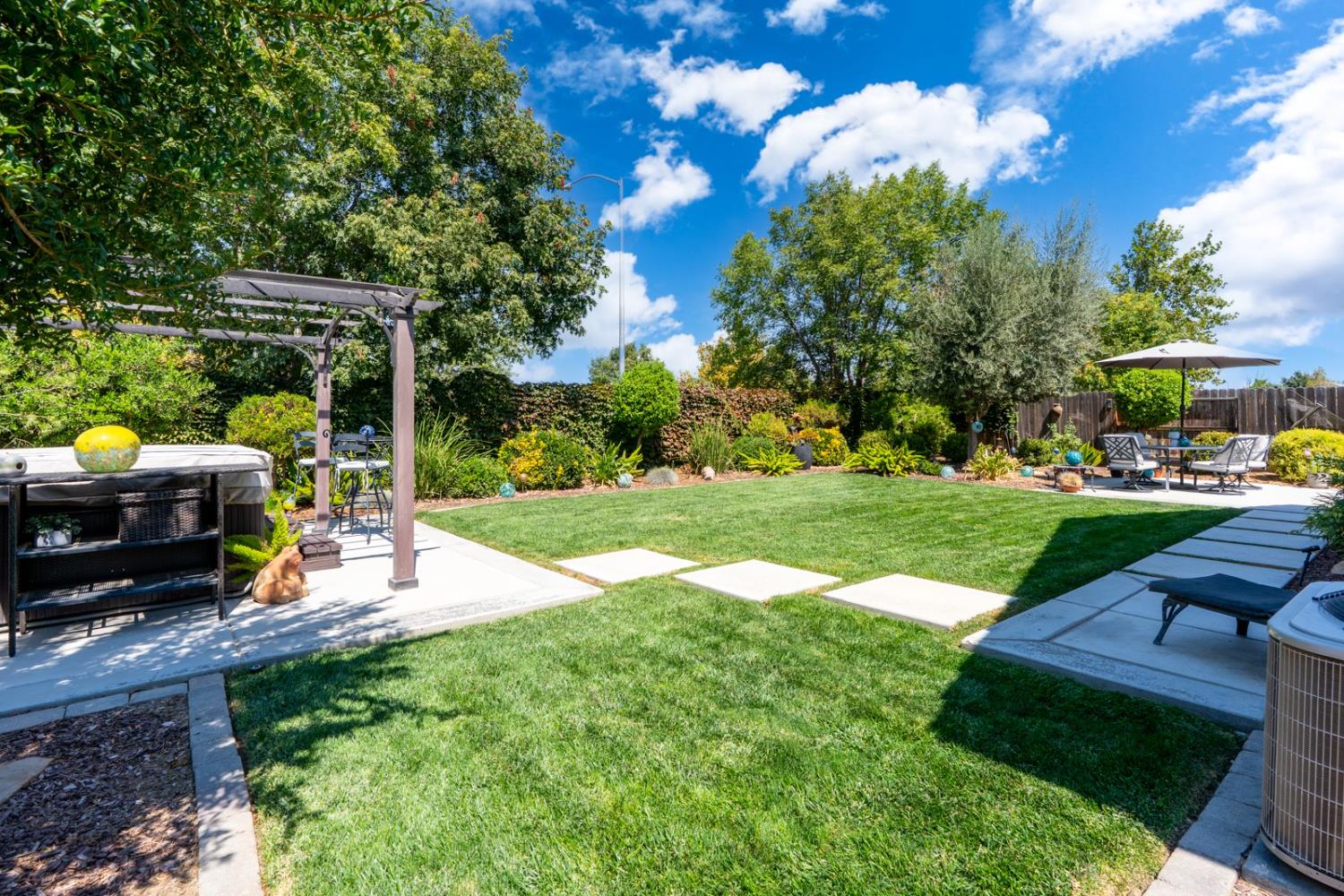 1608 Dolomite Ct, Los Banos, CA 93635