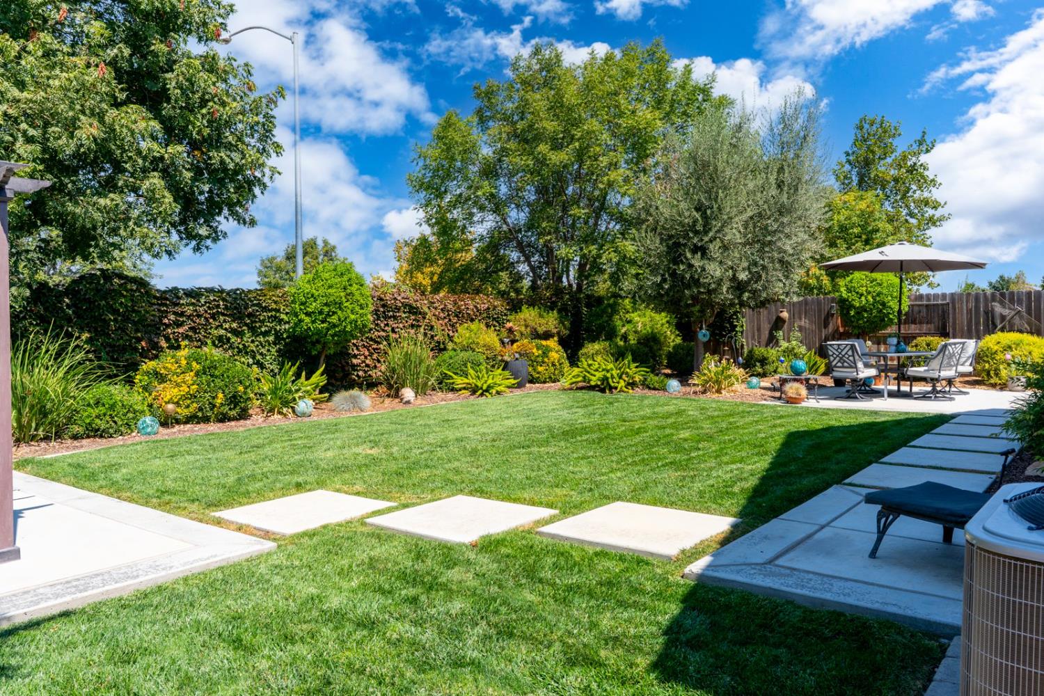 1608 Dolomite Ct, Los Banos, CA 93635