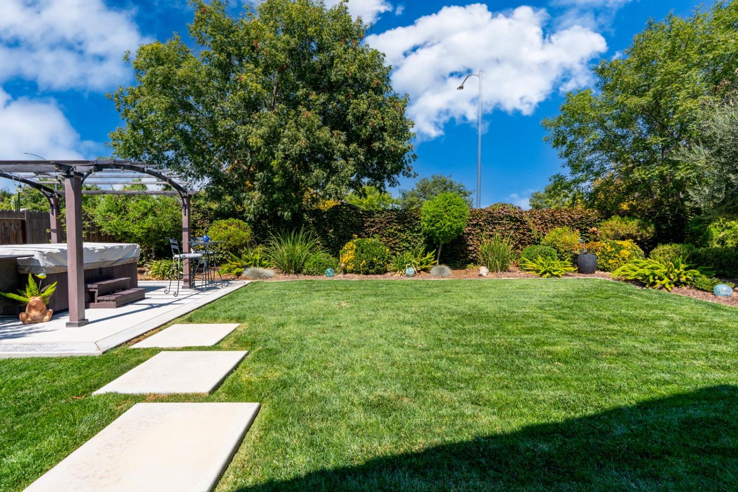 1608 Dolomite Ct, Los Banos, CA 93635