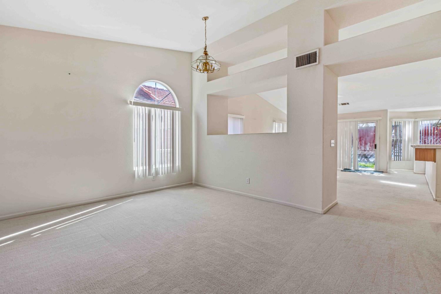 621 Vine St, Los Banos, CA 93635