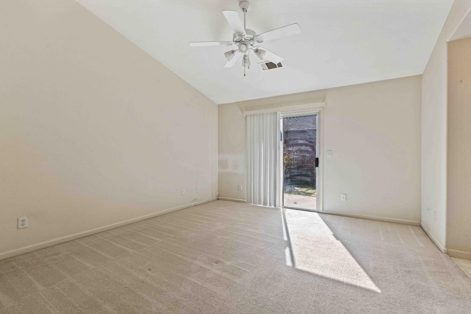 621 Vine St, Los Banos, CA 93635