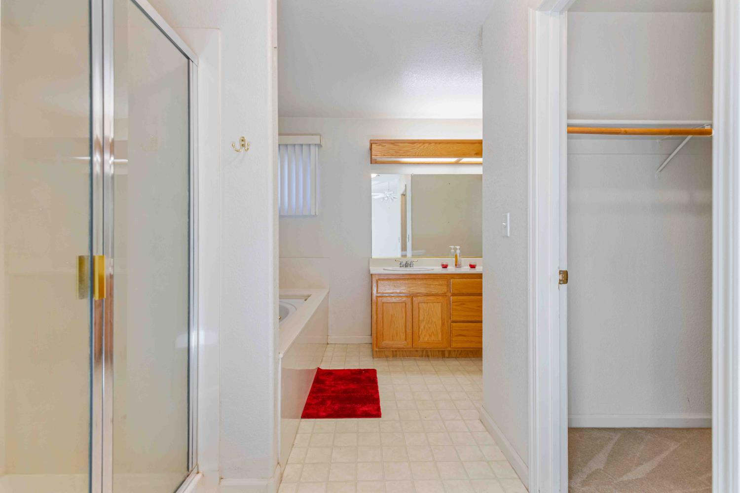 621 Vine St, Los Banos, CA 93635