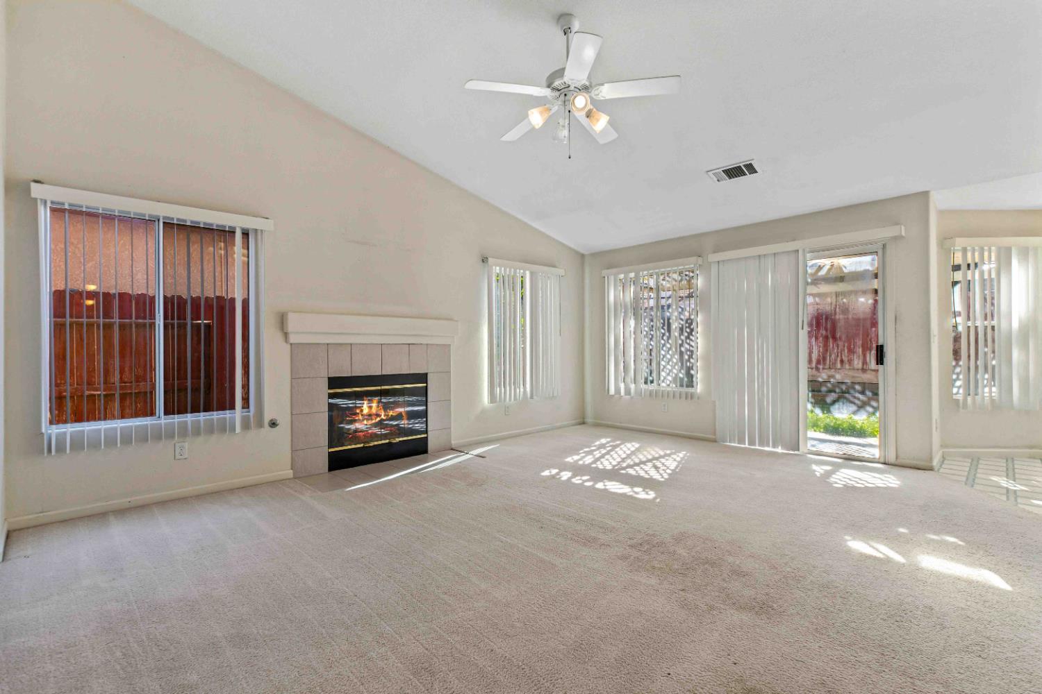 621 Vine St, Los Banos, CA 93635