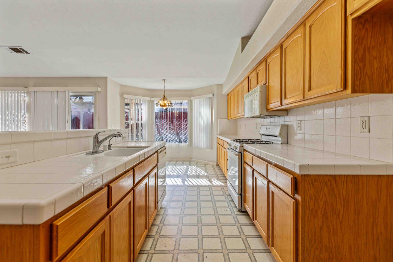 621 Vine St, Los Banos, CA 93635