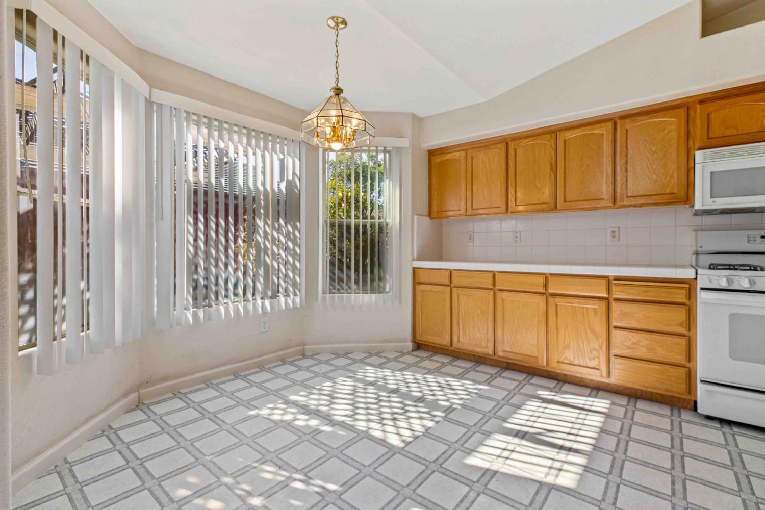 621 Vine St, Los Banos, CA 93635