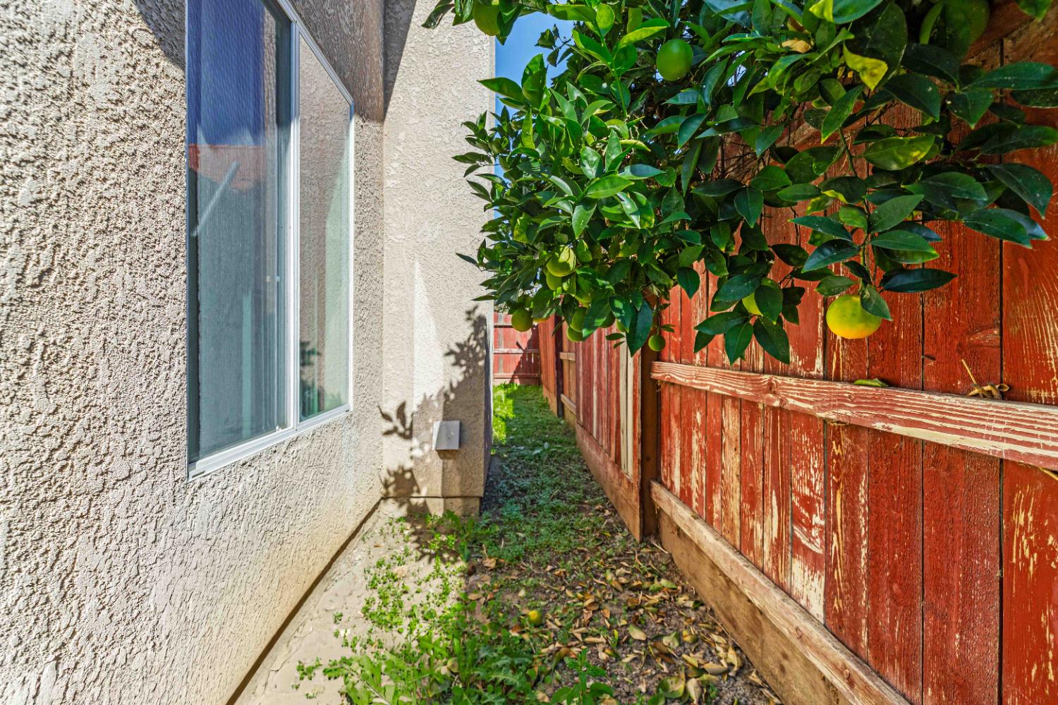 621 Vine St, Los Banos, CA 93635