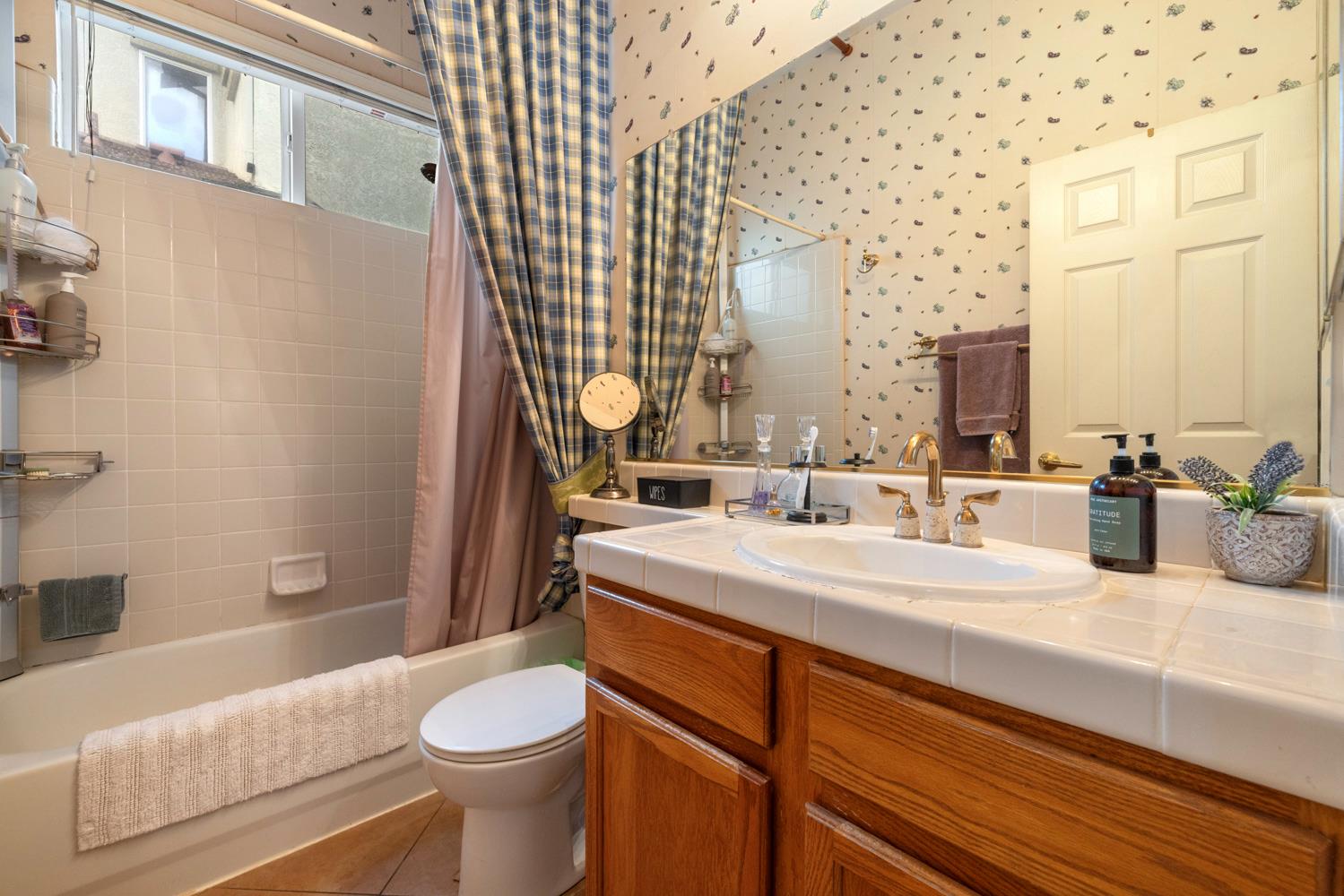 2859 Tulare Ct, Livingston, CA 95334