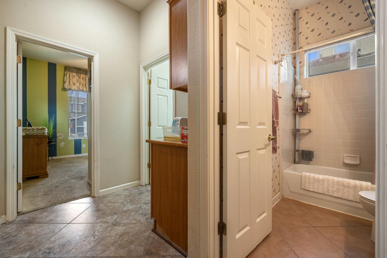 2859 Tulare Ct, Livingston, CA 95334