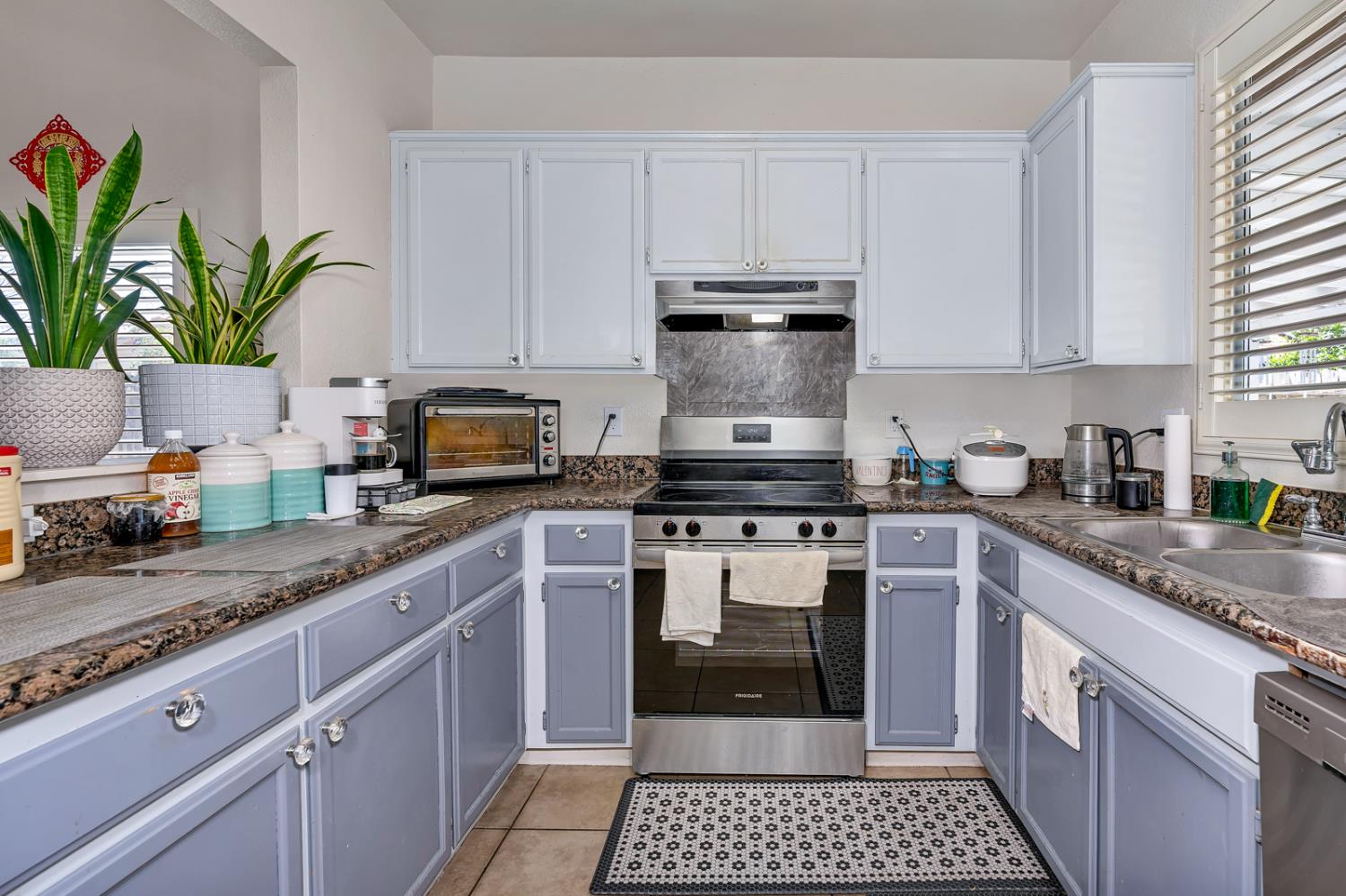 1700 San Simeone Way, Los Banos, CA 93635
