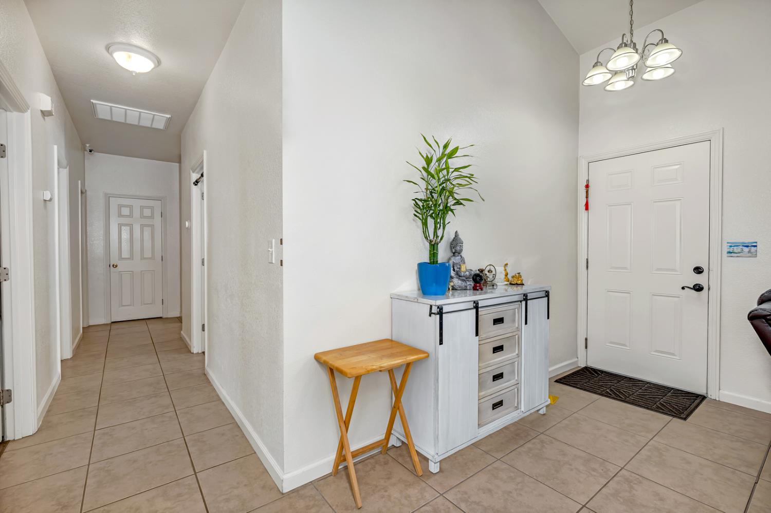 1700 San Simeone Way, Los Banos, CA 93635