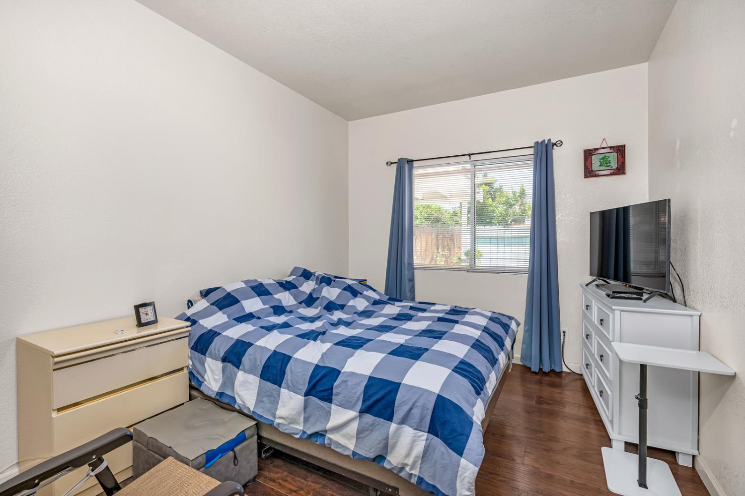 1700 San Simeone Way, Los Banos, CA 93635