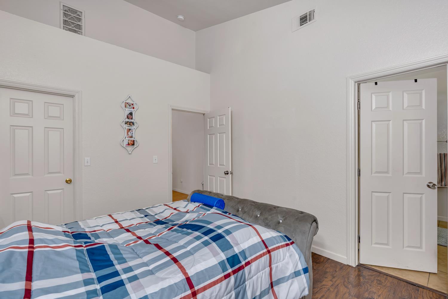 1700 San Simeone Way, Los Banos, CA 93635