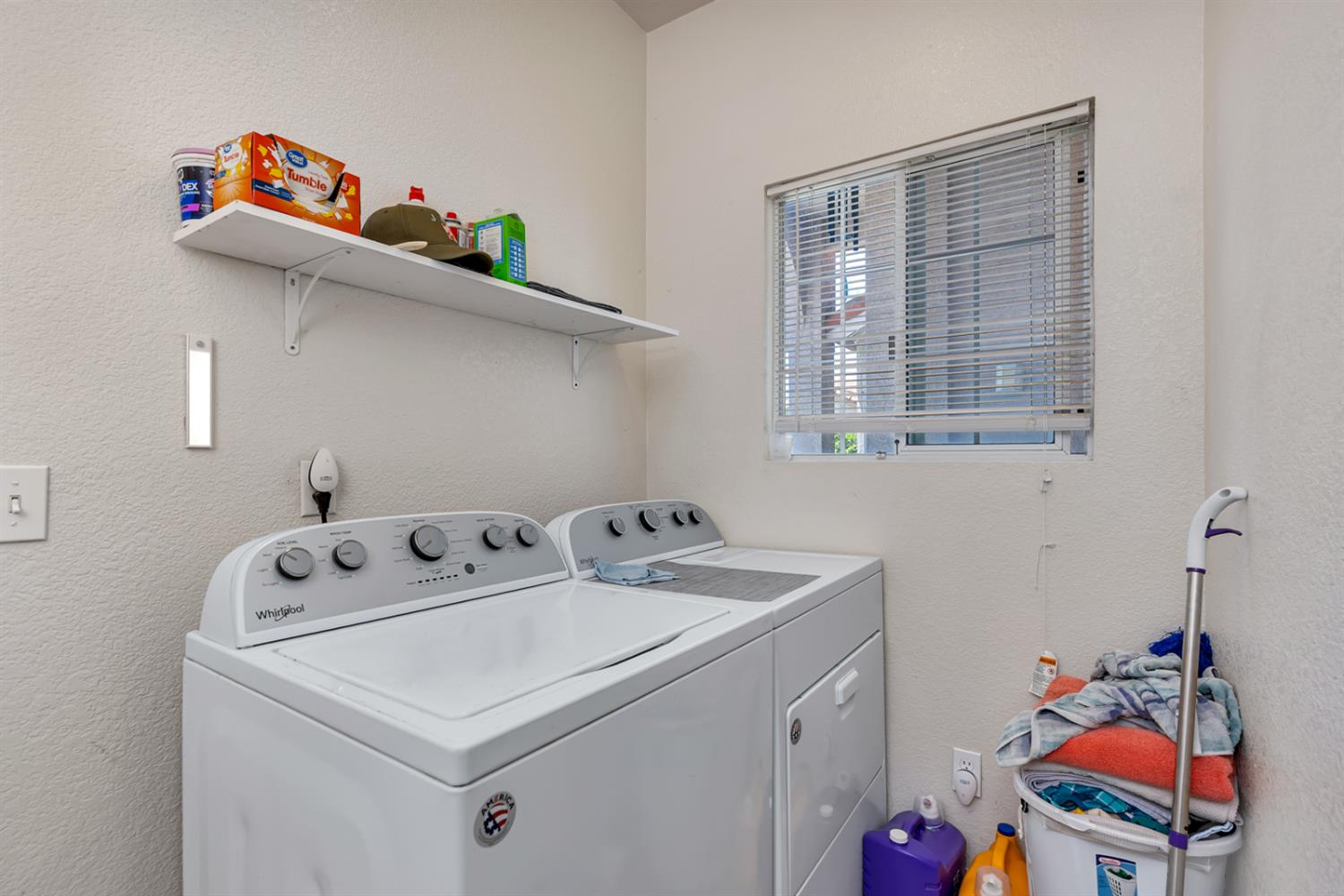 1700 San Simeone Way, Los Banos, CA 93635