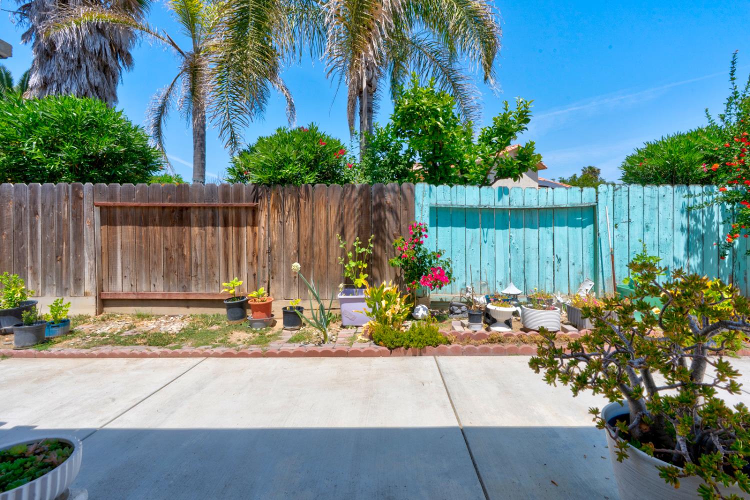 1700 San Simeone Way, Los Banos, CA 93635