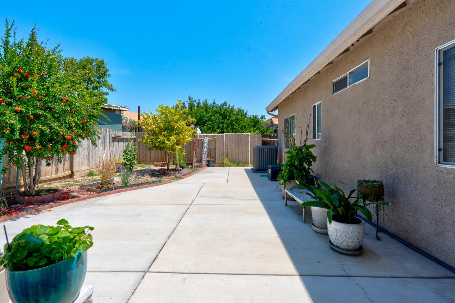 1700 San Simeone Way, Los Banos, CA 93635