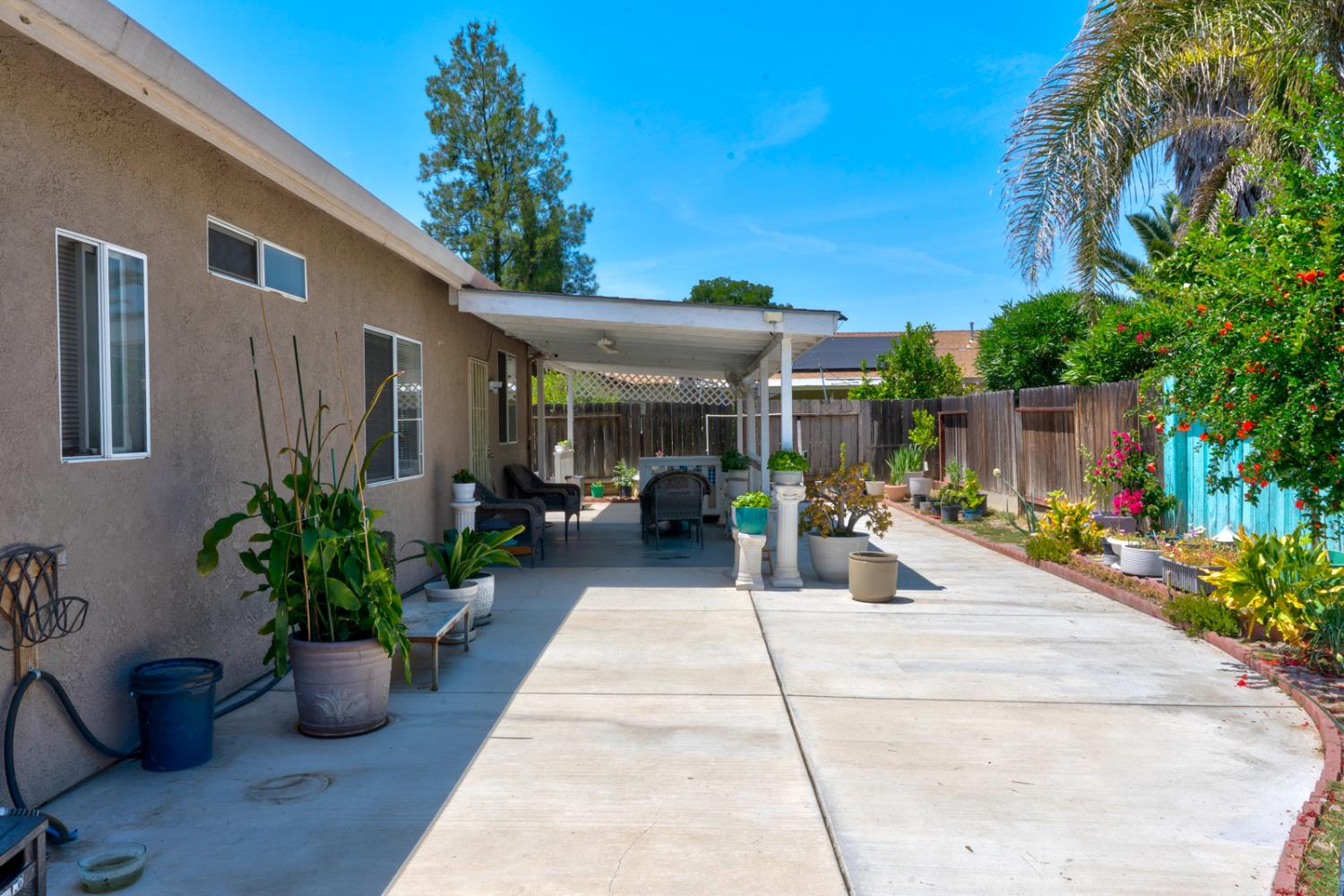 1700 San Simeone Way, Los Banos, CA 93635