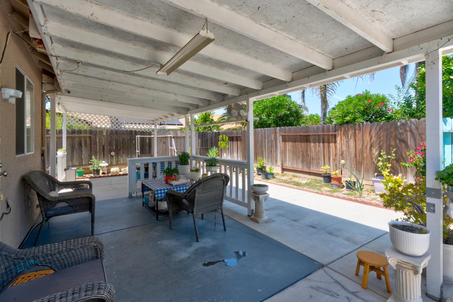 1700 San Simeone Way, Los Banos, CA 93635